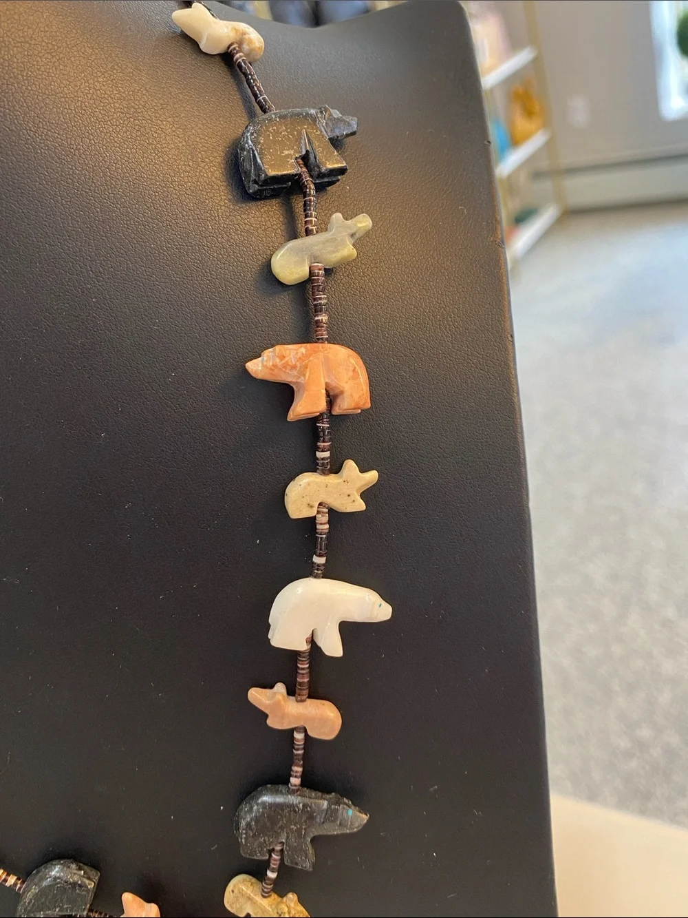 Vintage stone necklace animal carved - Picture 7 of 7